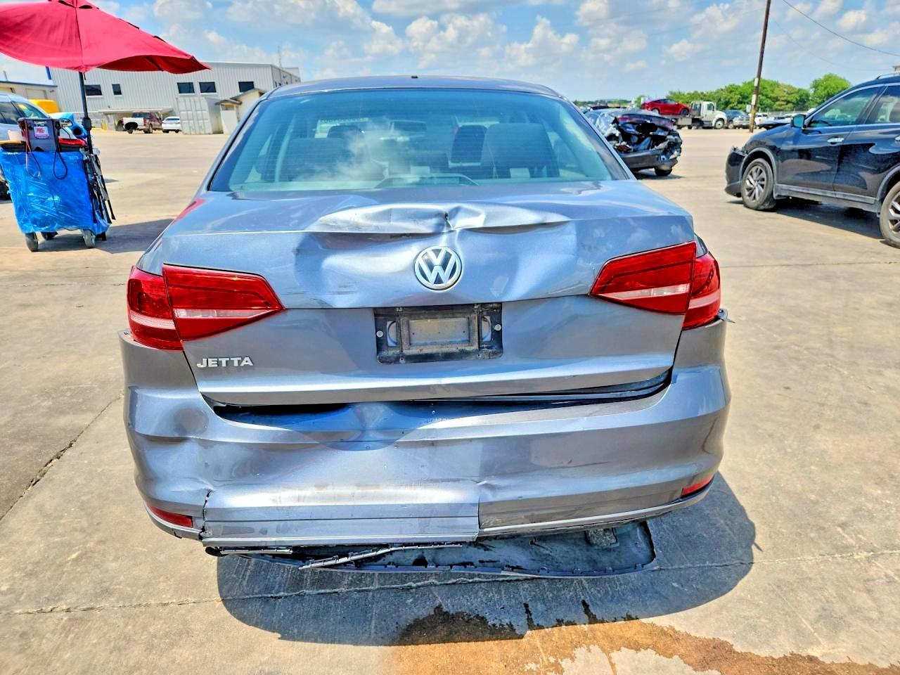Volkswagen Jetta Base