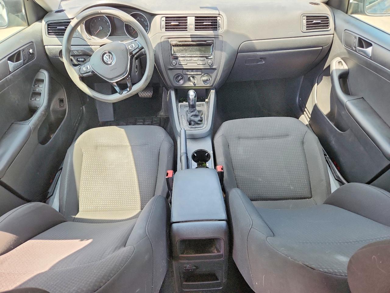 Volkswagen Jetta Base