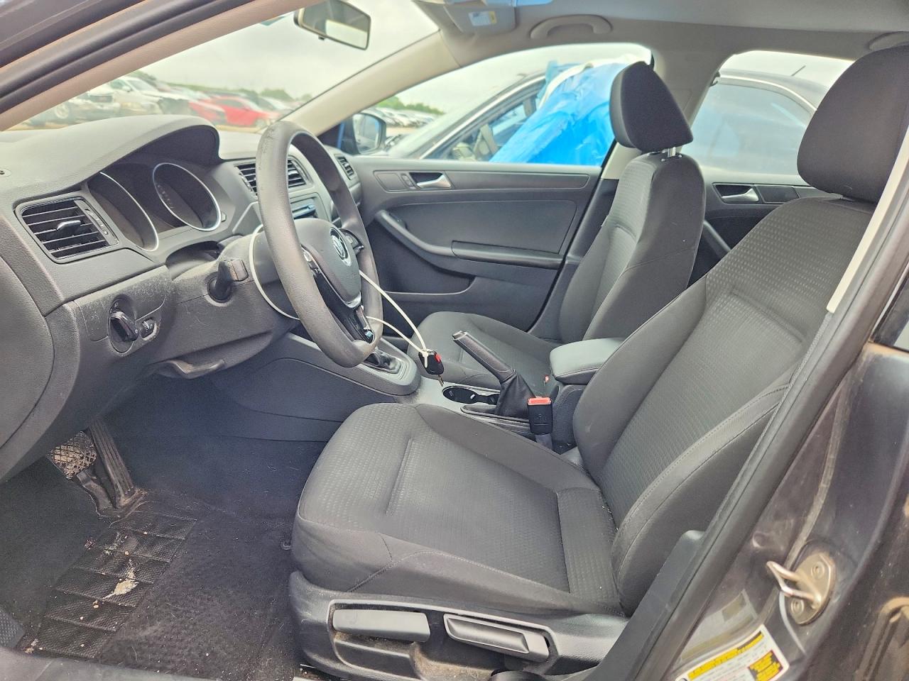 Volkswagen Jetta Base