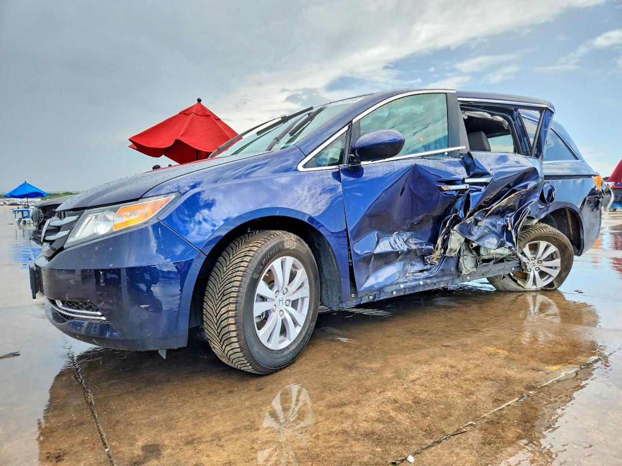 Salvage Honda Odyssey Image