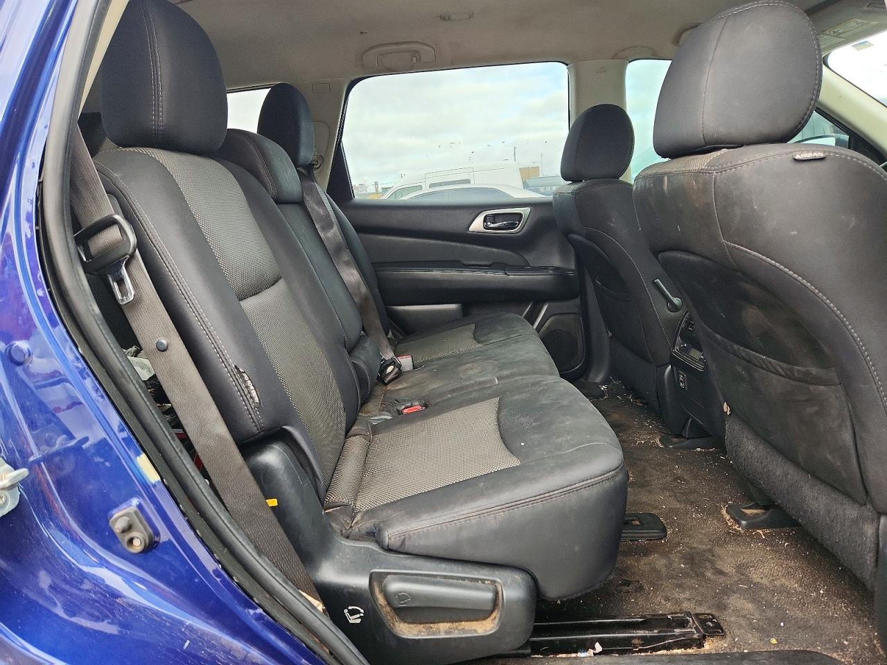 Nissan Pathfinder S