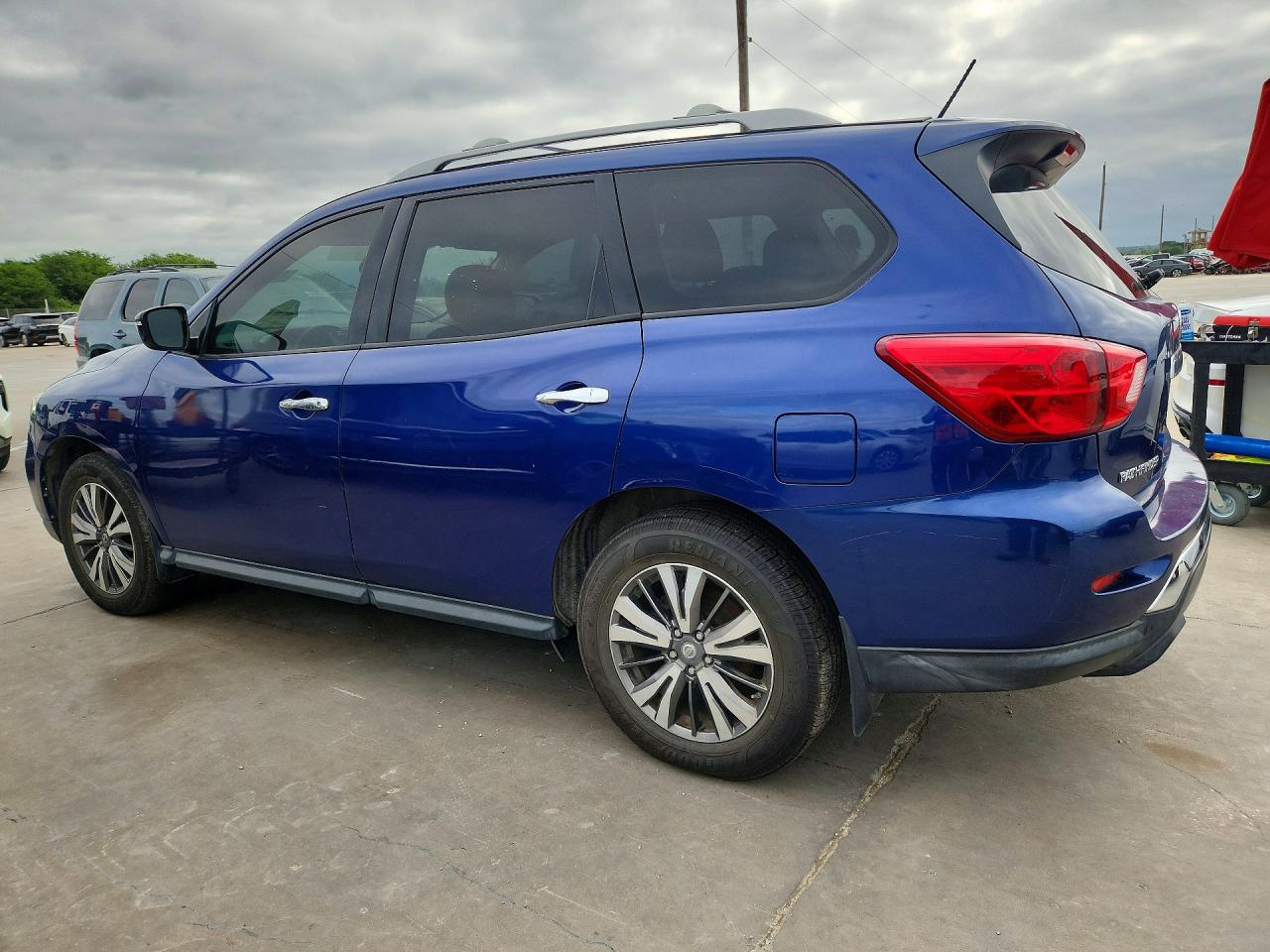 Nissan Pathfinder S