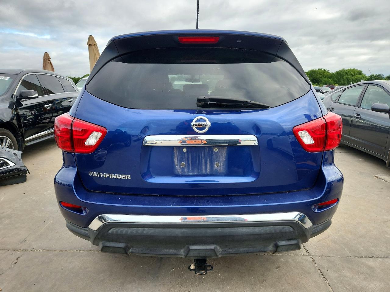Nissan Pathfinder S