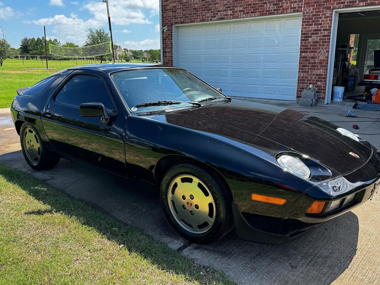 Salvage Porsche 928 Image