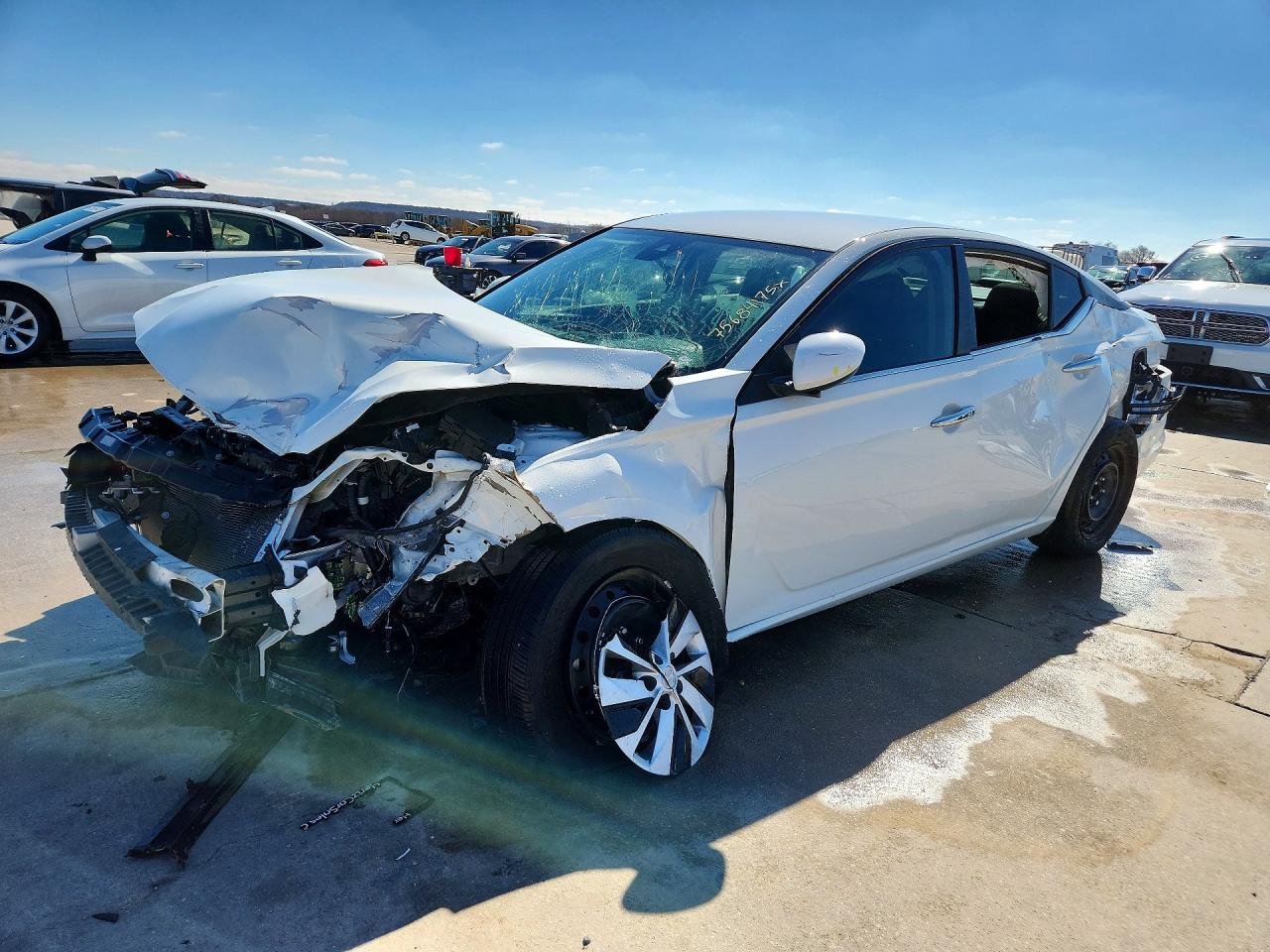 Salvage Nissan Altima Image