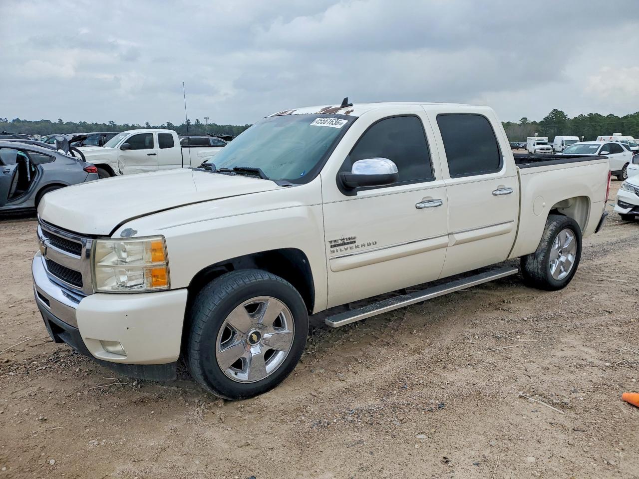 Salvage Chevrolet Silverado Image