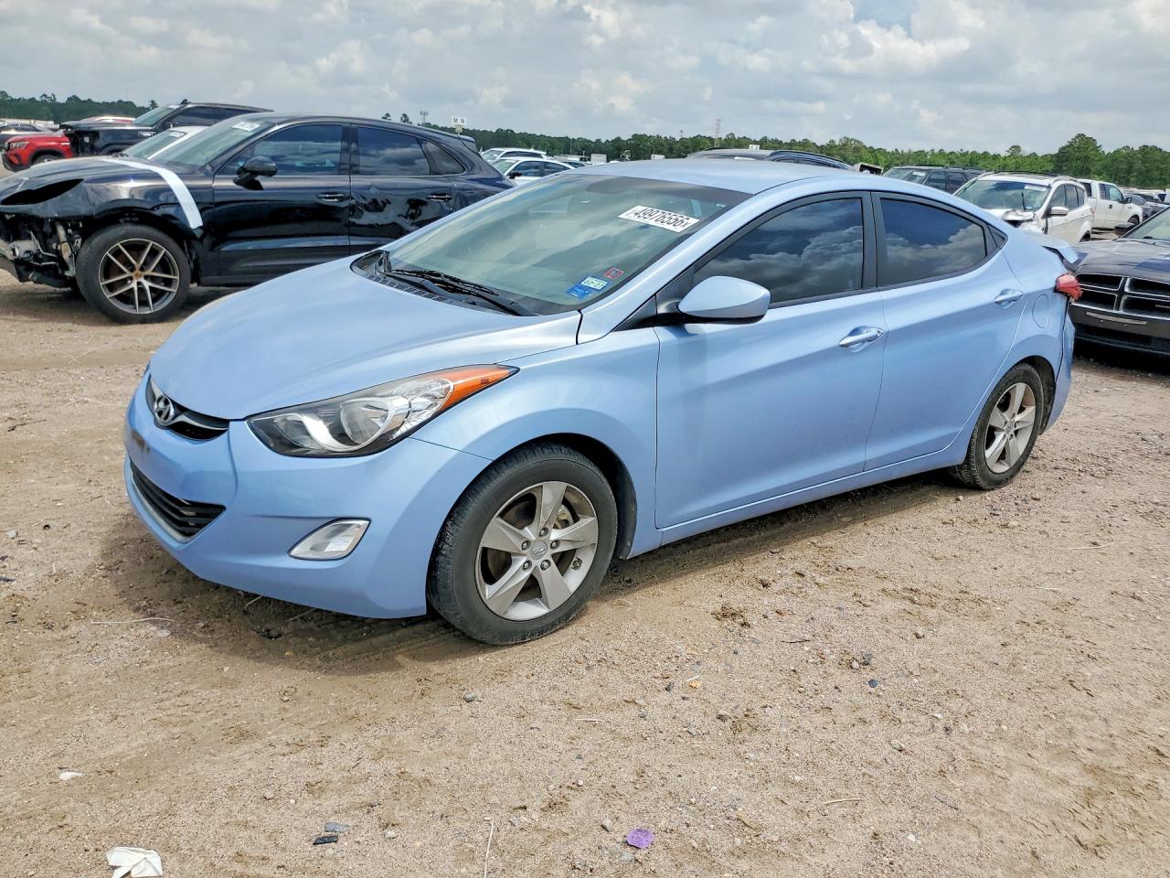 Salvage Hyundai ELANTRA Image