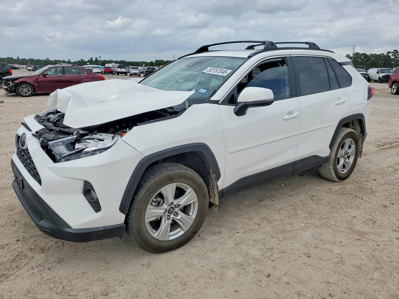 Salvage Toyota RAV4 Image