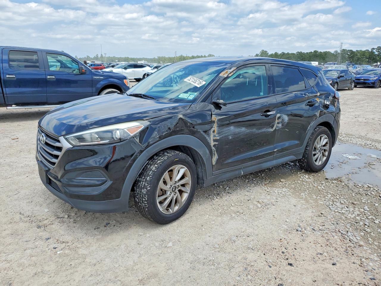 Salvage Hyundai TUCSON Image