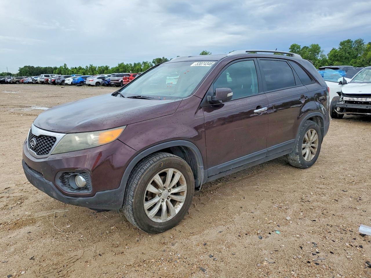 Salvage Kia Sorento Image
