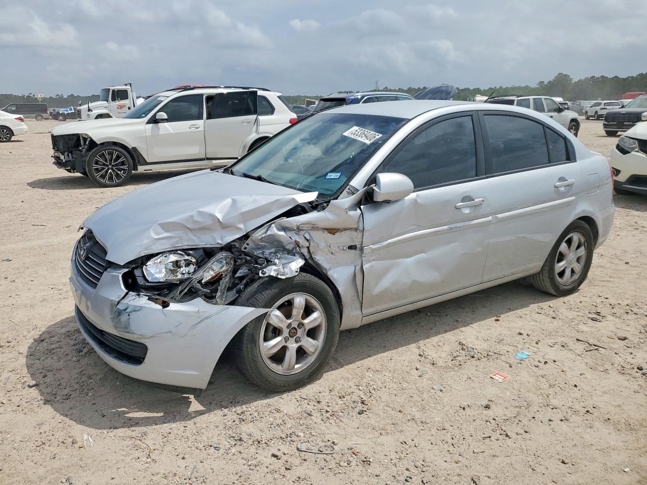 Salvage Hyundai ACCENT Image