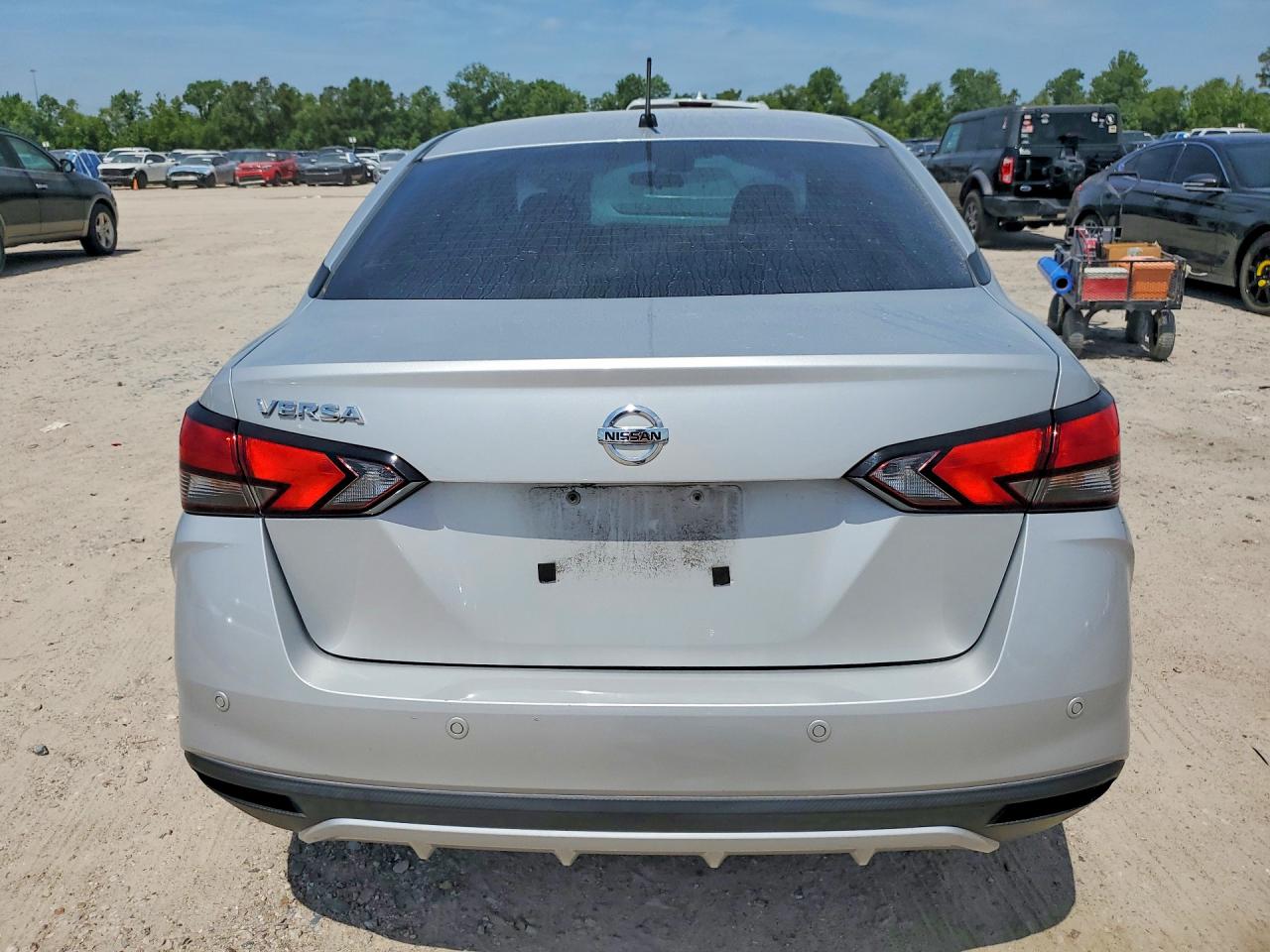 Nissan Versa S