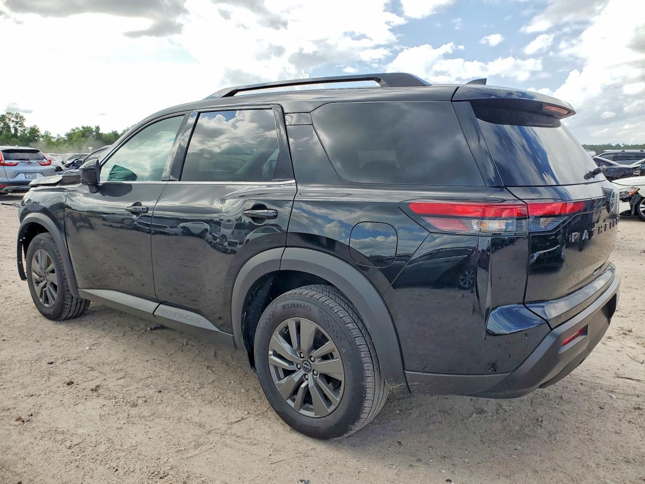 Nissan Pathfinder Sv