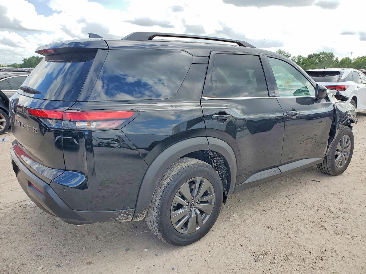Nissan Pathfinder Sv