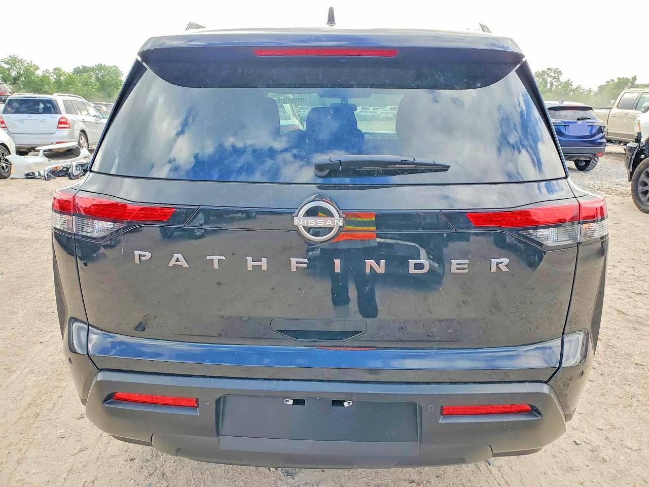 Nissan Pathfinder Sv