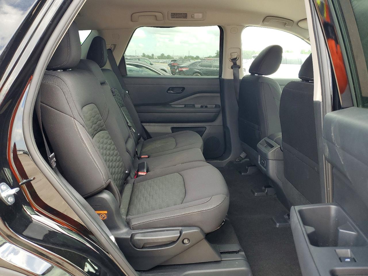 Nissan Pathfinder Sv