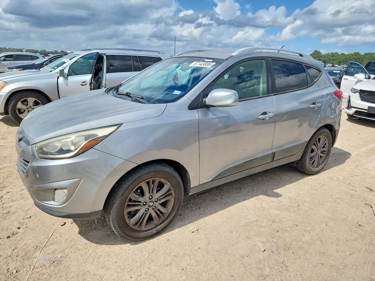 Salvage Hyundai TUCSON Image