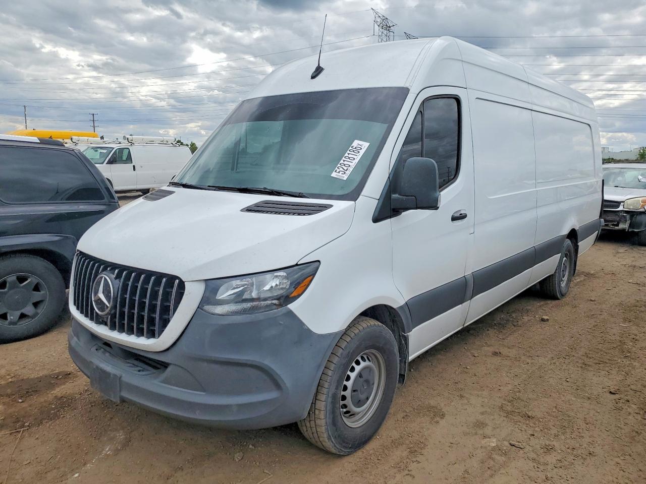 Salvage Mercedes-Benz Sprinter Image