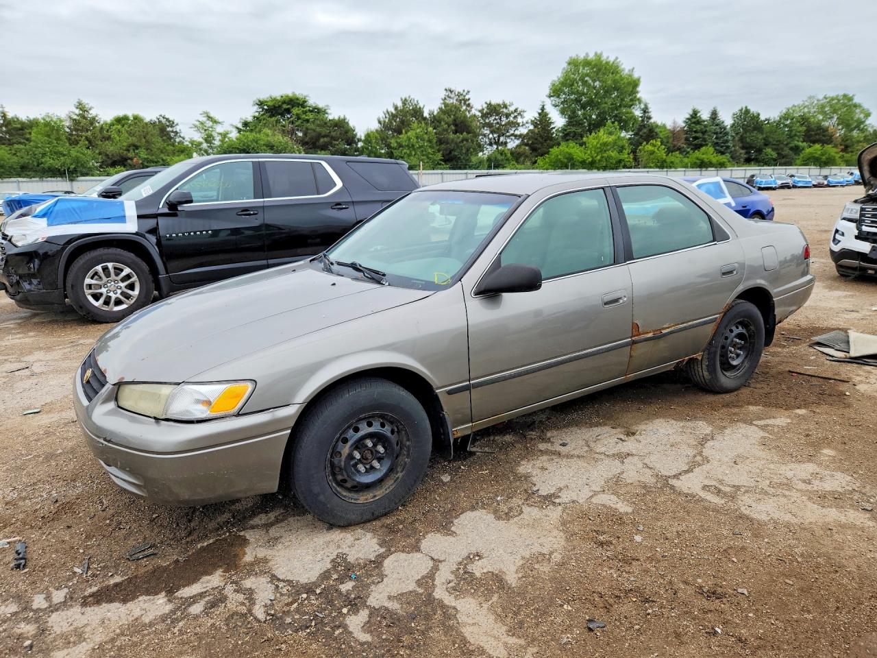 Salvage Toyota Camry Image