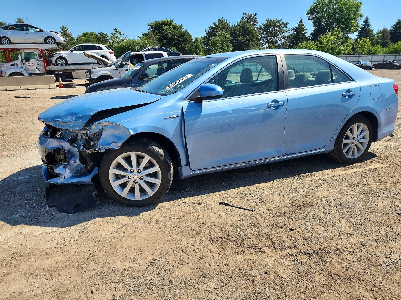 Salvage Toyota Camry Image