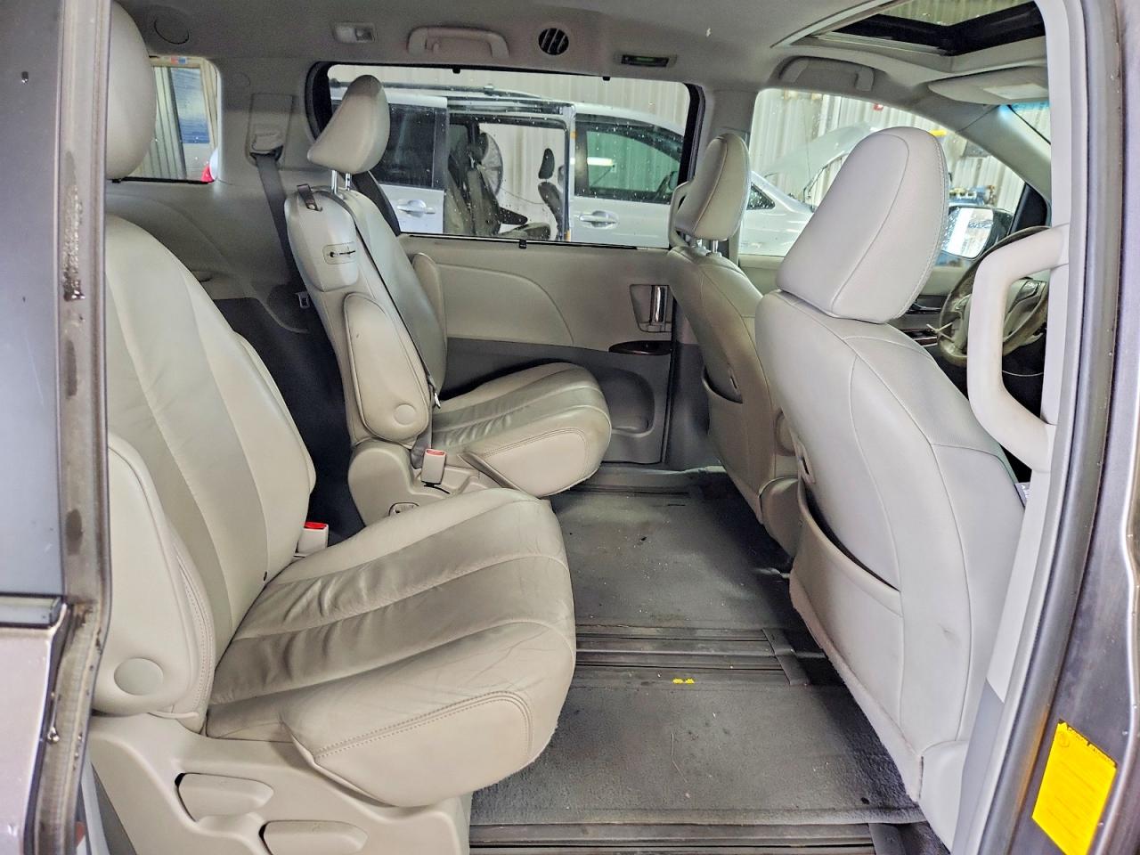Toyota Sienna Xle 8-passenger