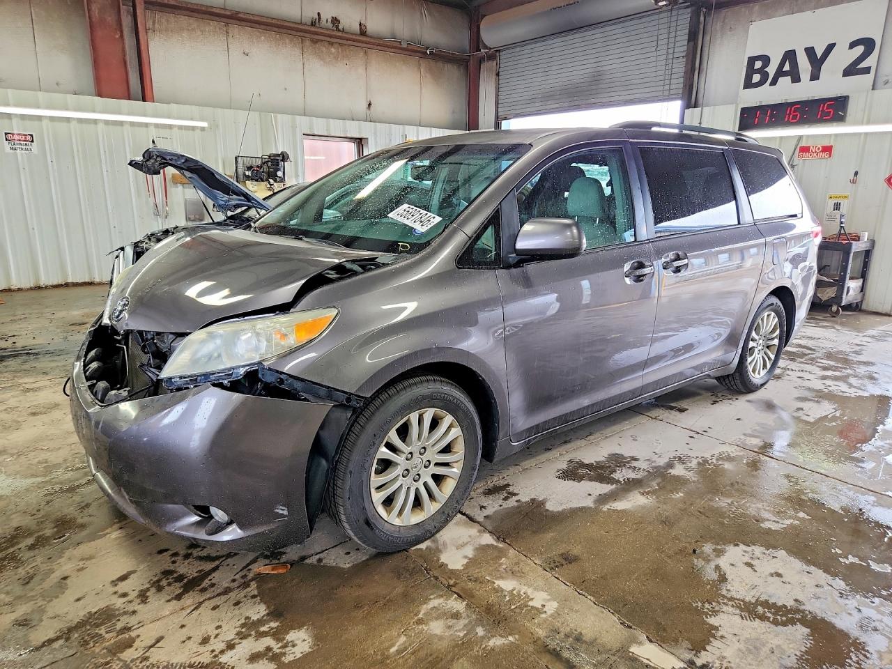 Salvage Toyota Sienna Image