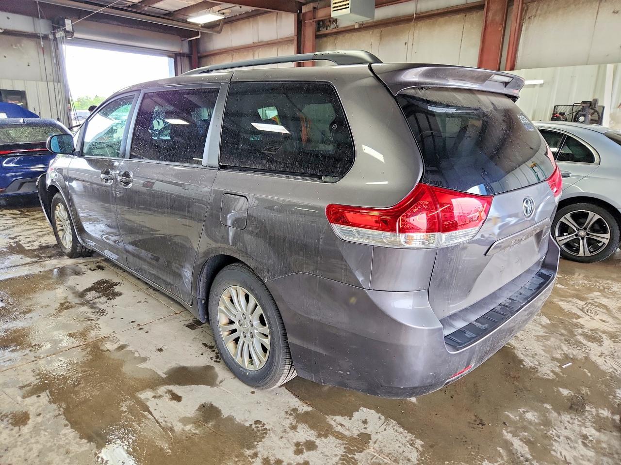 Toyota Sienna Xle 8-passenger