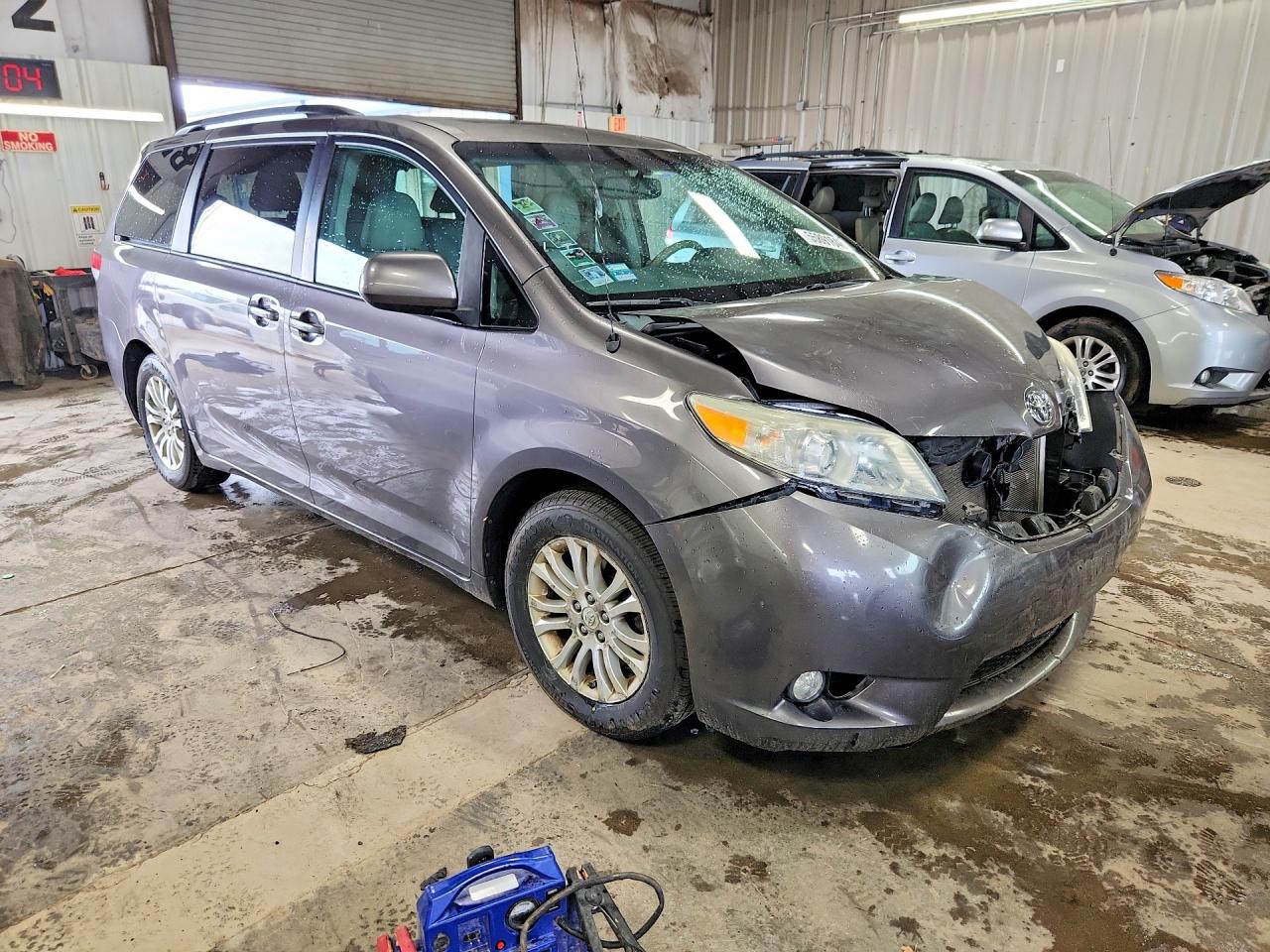 Toyota Sienna Xle 8-passenger