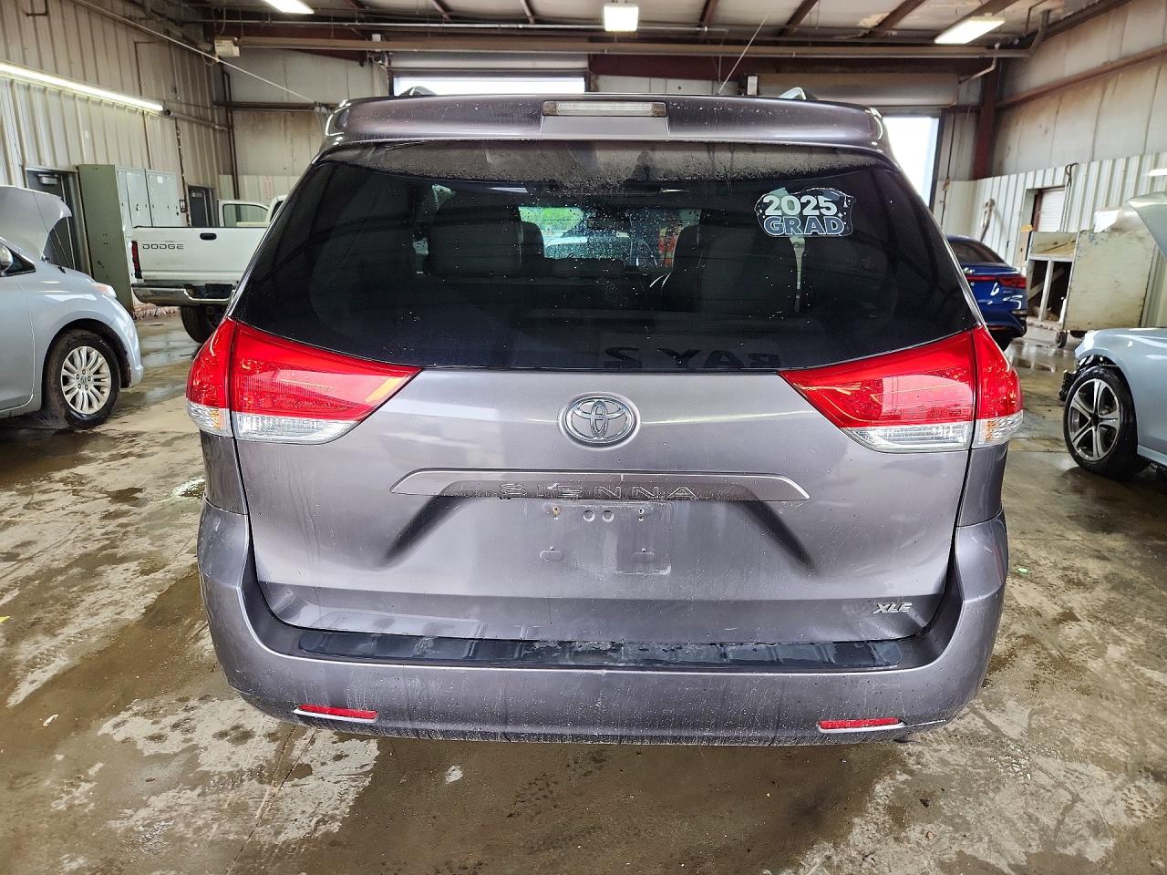 Toyota Sienna Xle 8-passenger