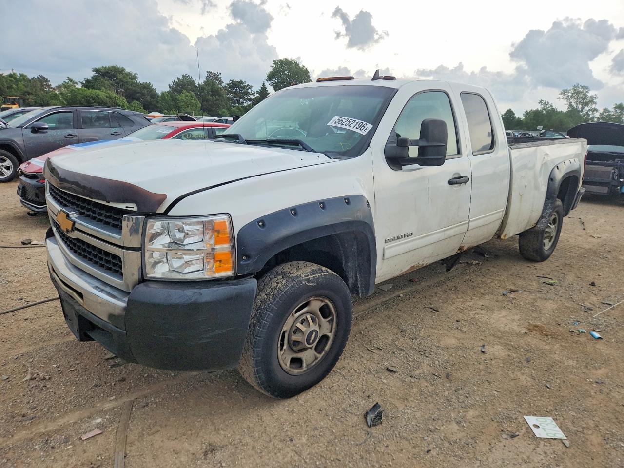 Salvage Chevrolet Silverado Image