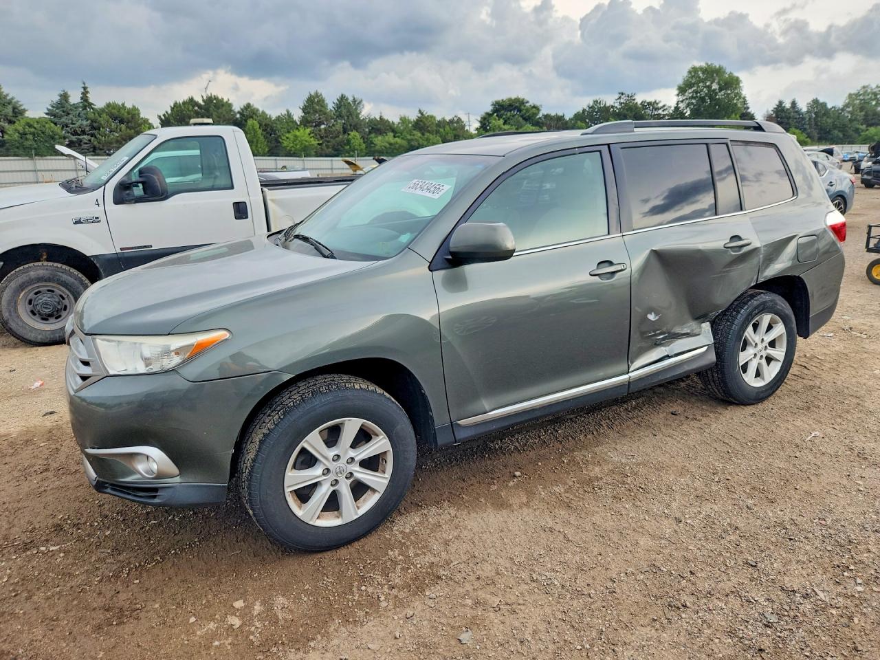 Salvage Toyota Highlander Image