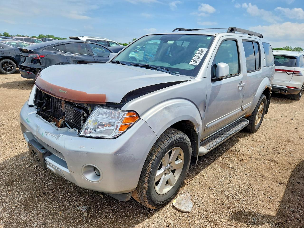 Salvage Nissan Pathfinder Image