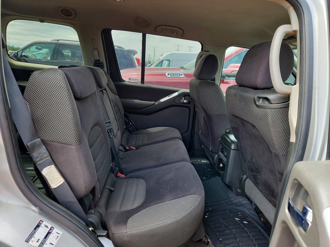 Nissan Pathfinder S
