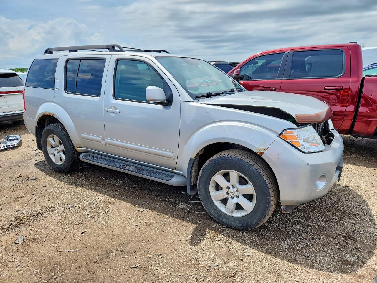 Nissan Pathfinder S