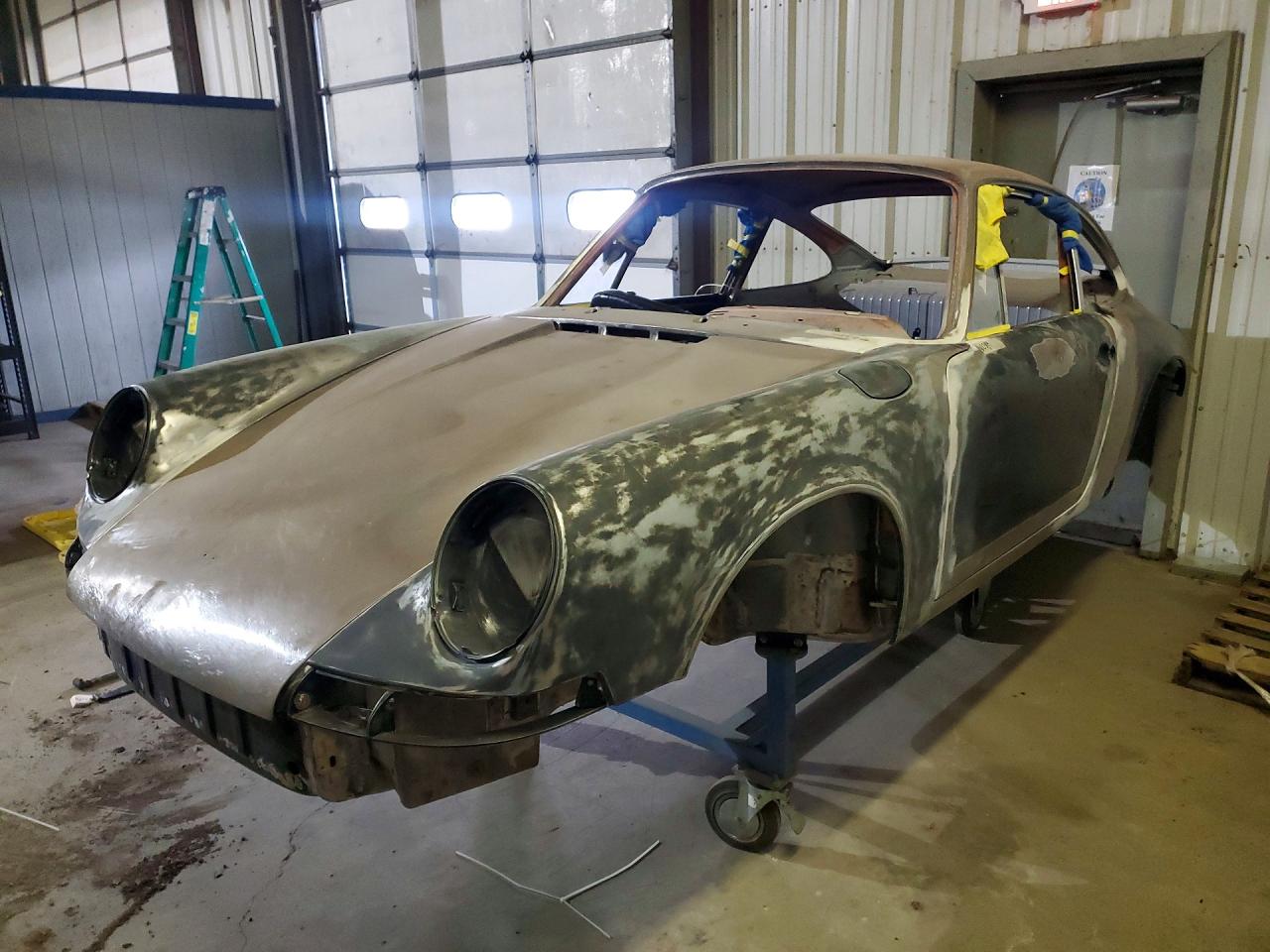 Salvage Porsche 911 Image