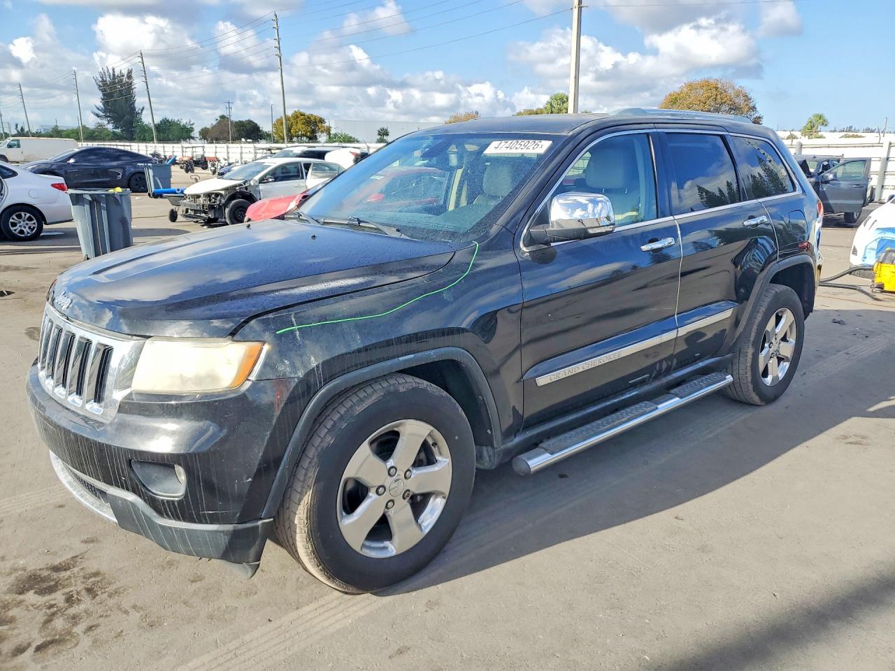Salvage Jeep Cherokee Image