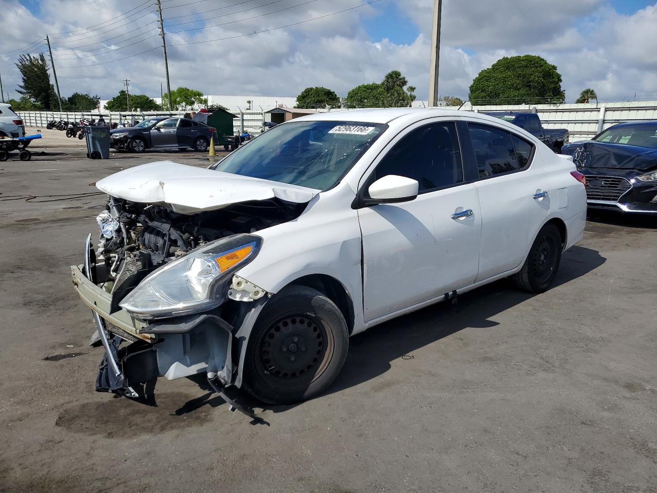 Salvage Nissan Versa Image