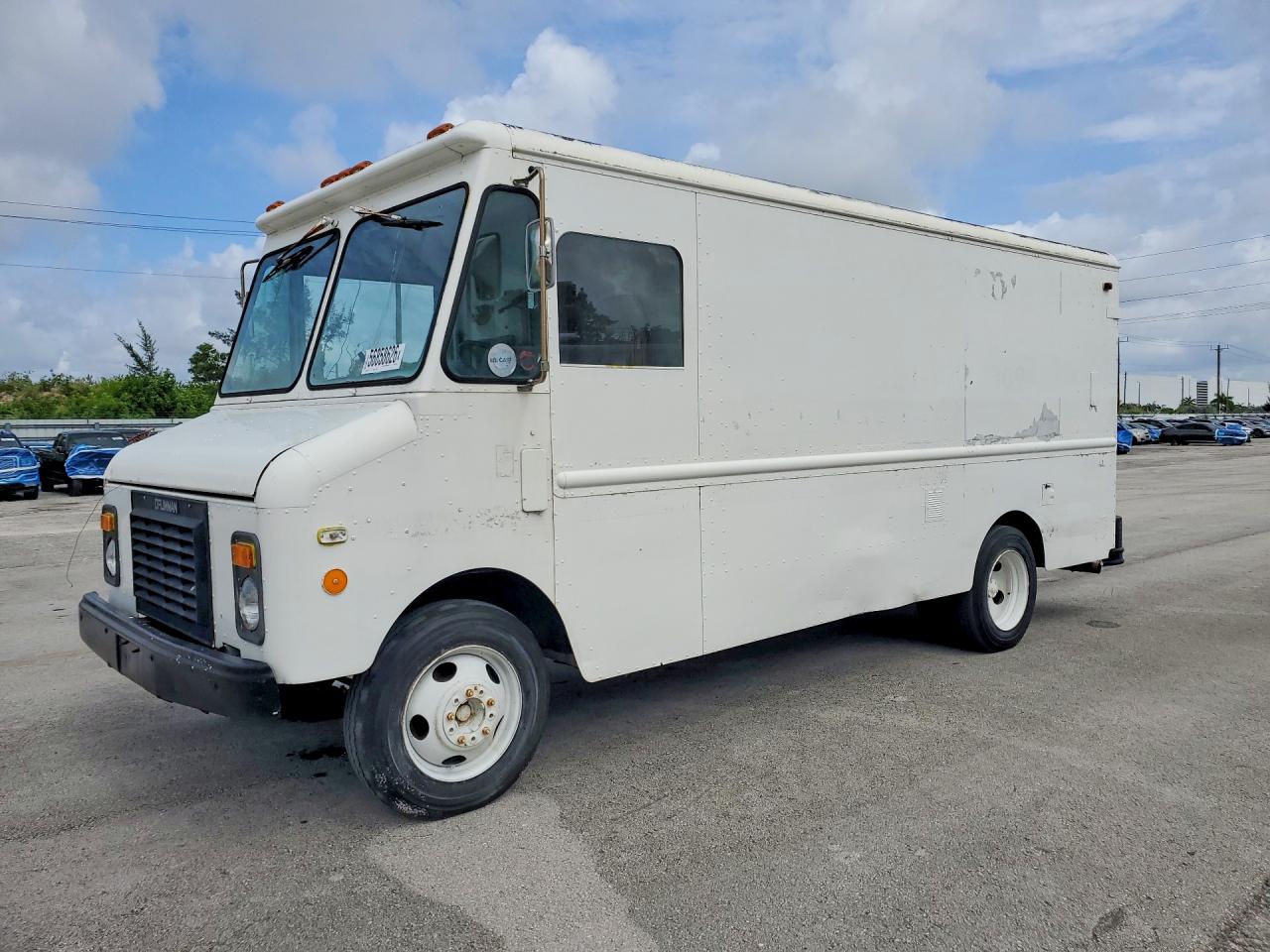 Salvage Chevrolet P Series Image