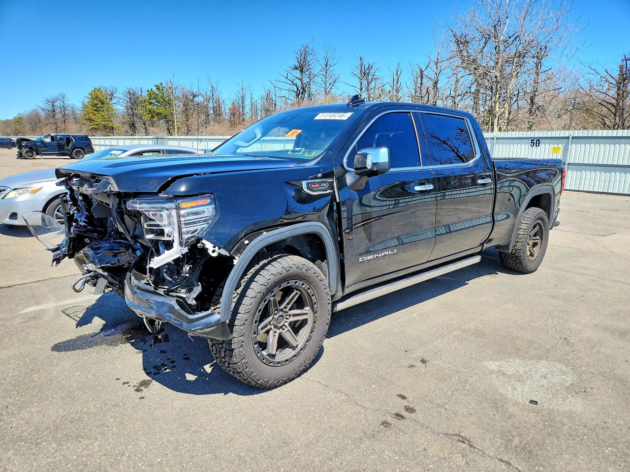 Salvage GMC Sierra Image