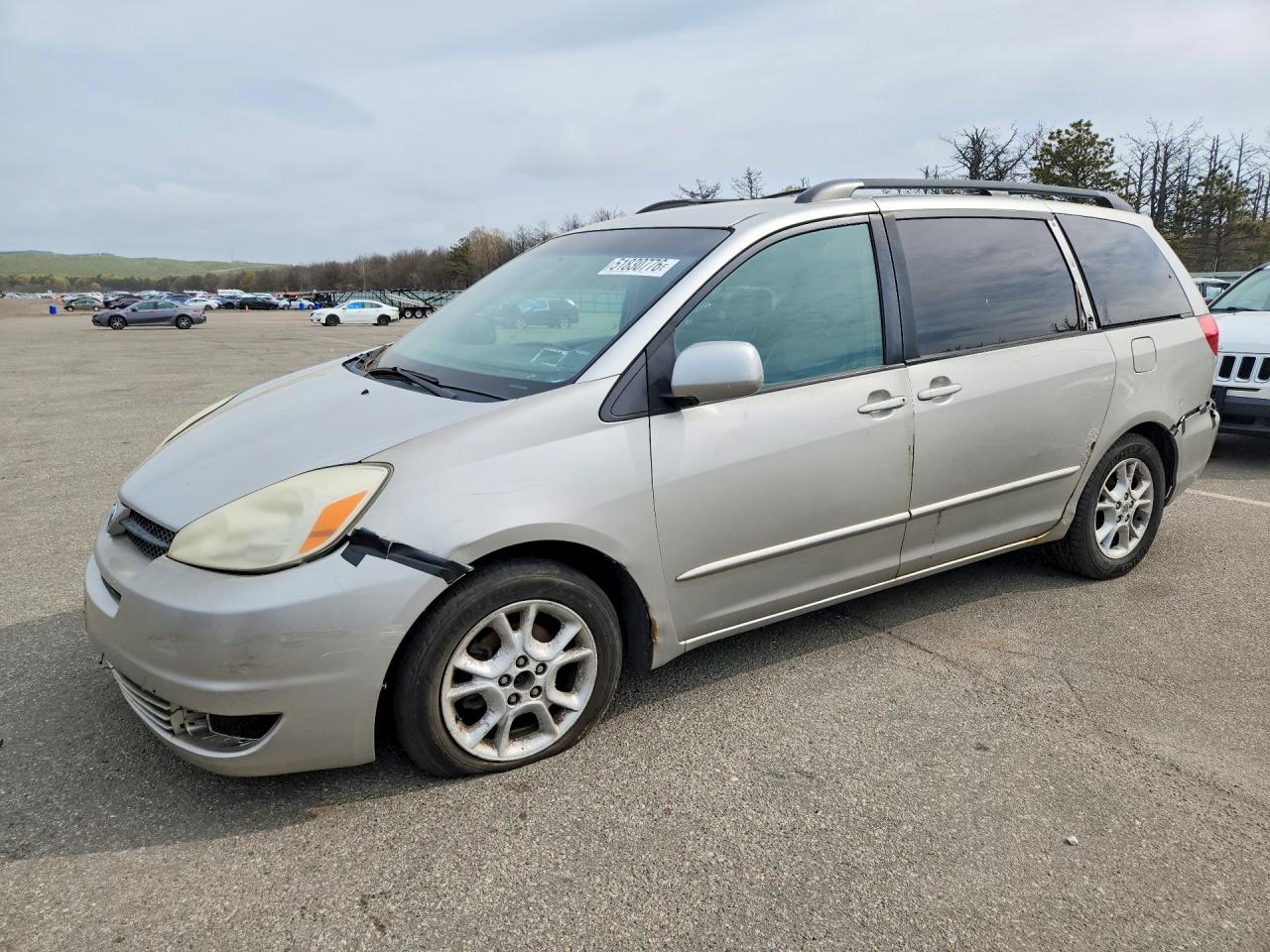 Salvage Toyota Sienna Image