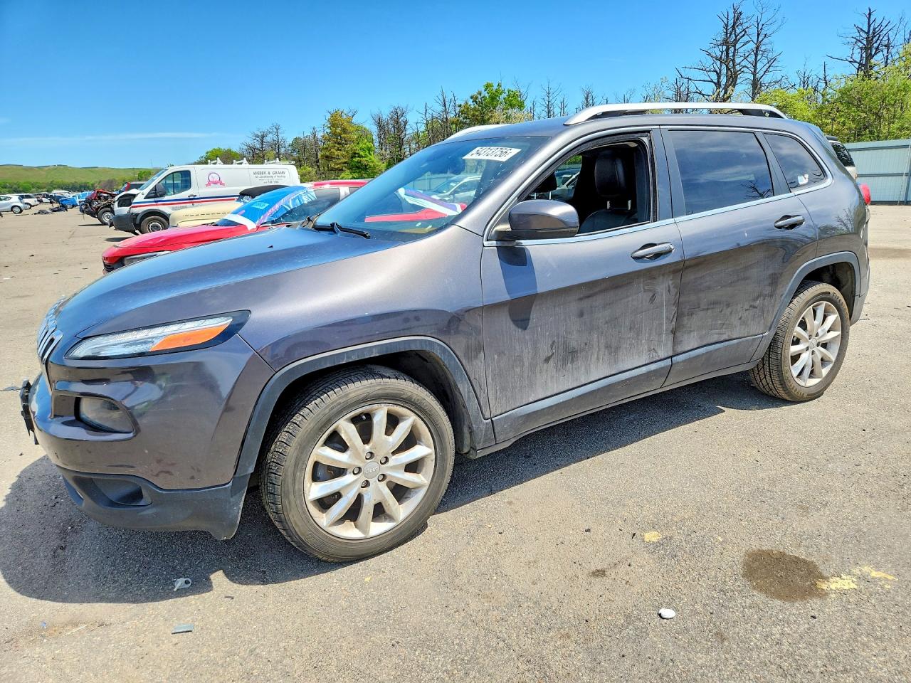 Salvage Jeep Cherokee Image