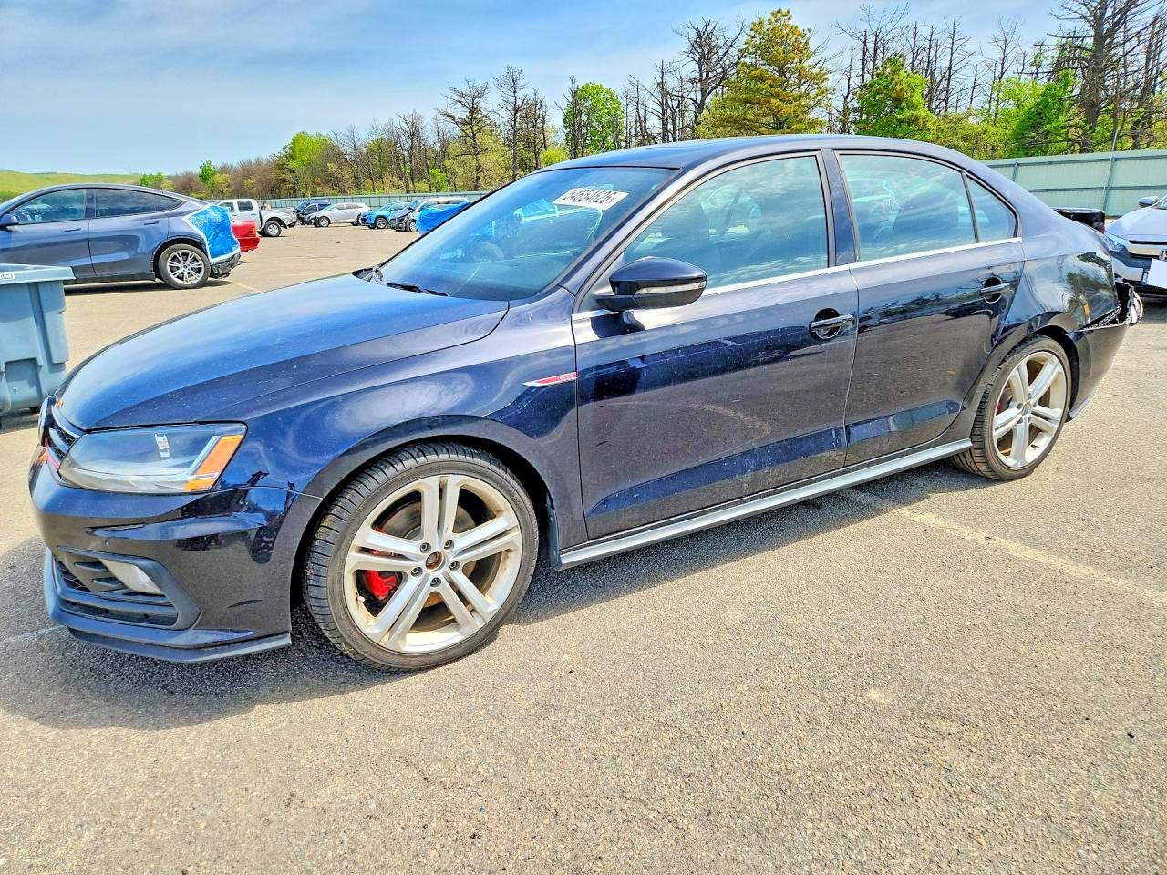 Salvage Volkswagen Jetta Image