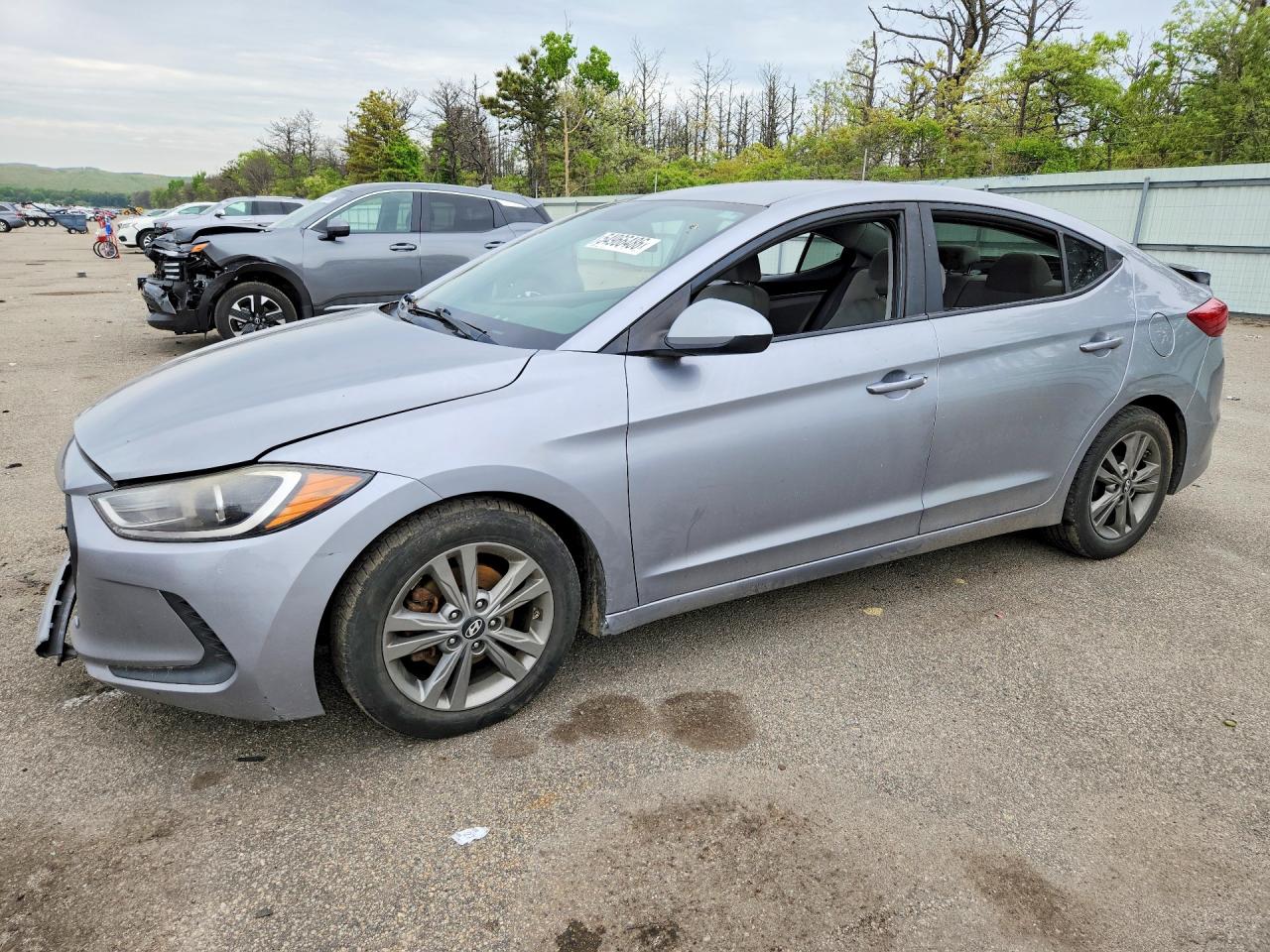 Salvage Hyundai ELANTRA Image