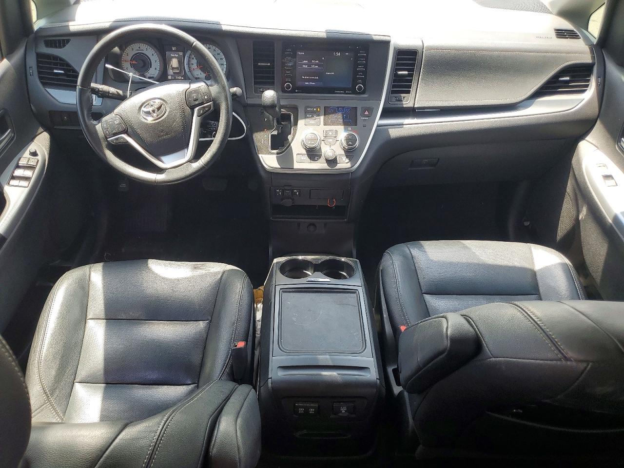 Toyota Sienna Se 8-passenger