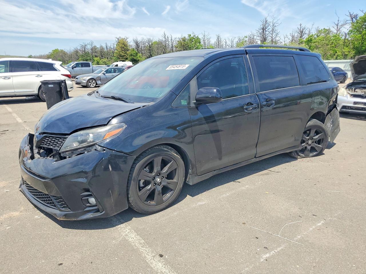 Salvage Toyota Sienna Image