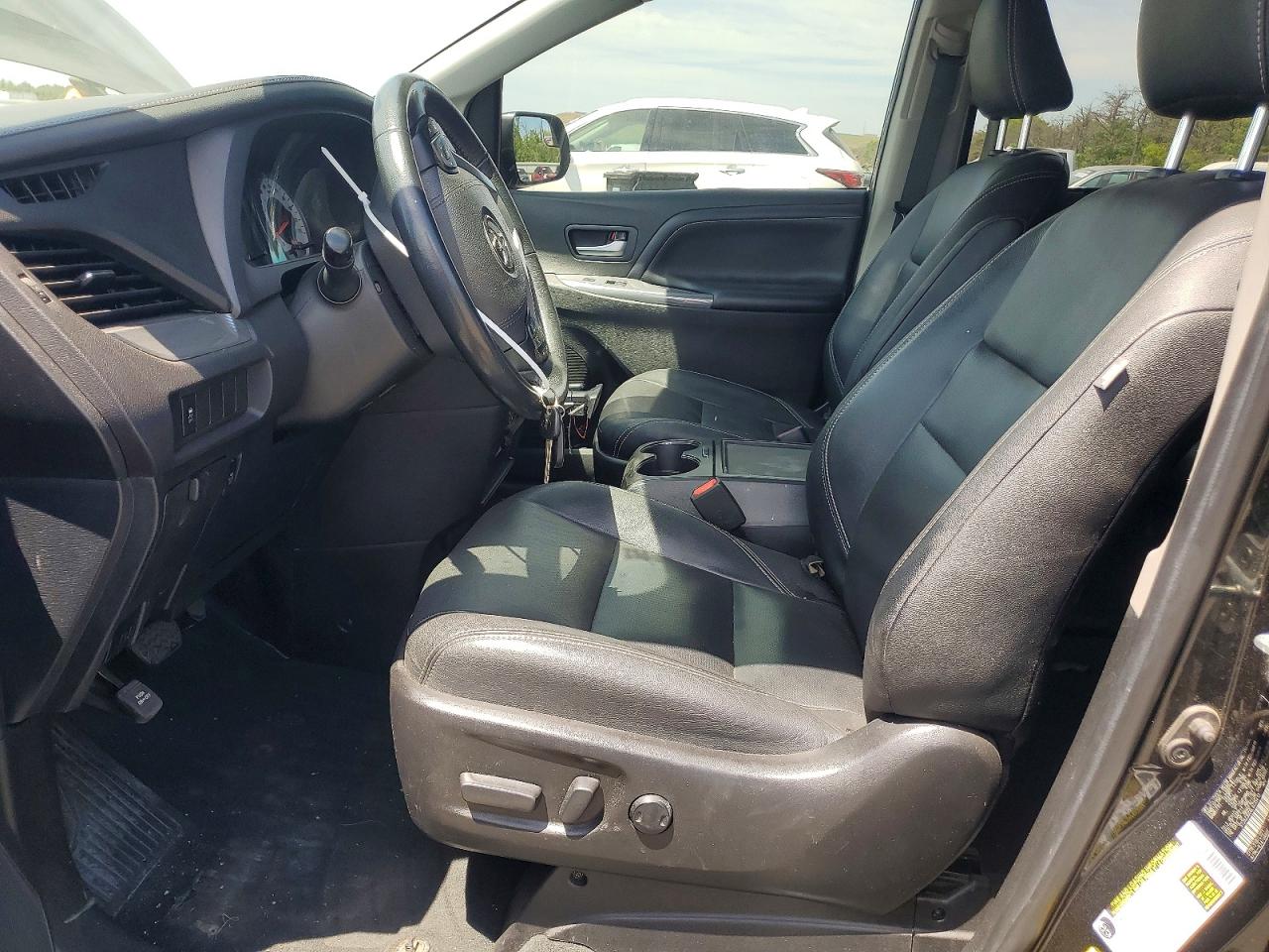 Toyota Sienna Se 8-passenger
