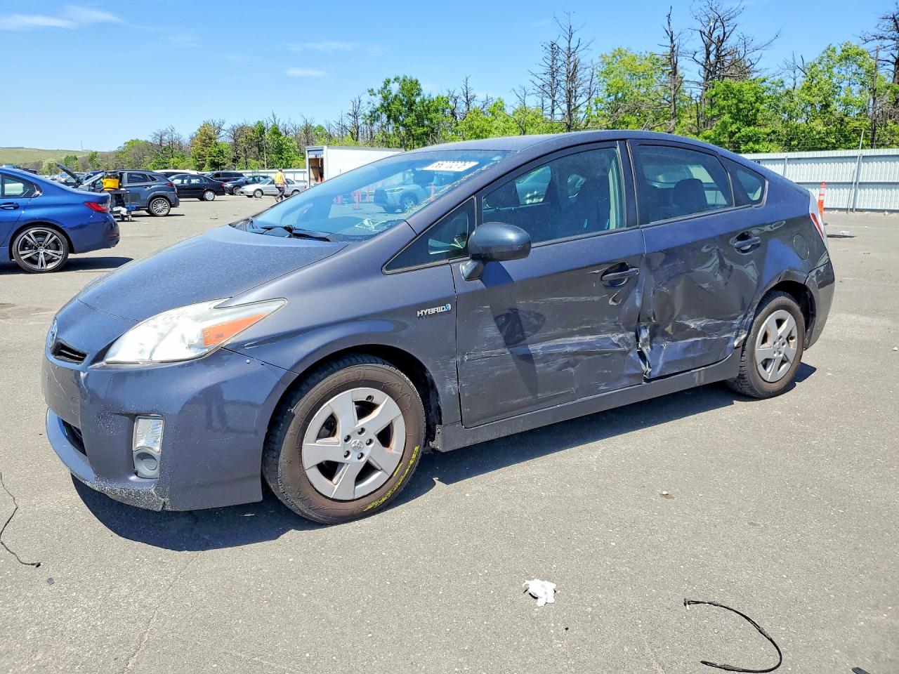 Salvage Toyota Prius Image