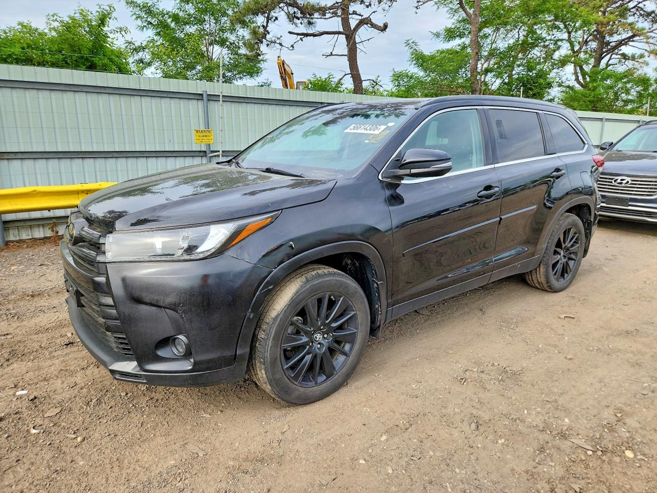 Salvage Toyota Highlander Image