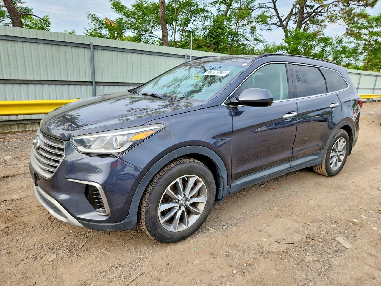 Salvage Hyundai SANTA FE Image