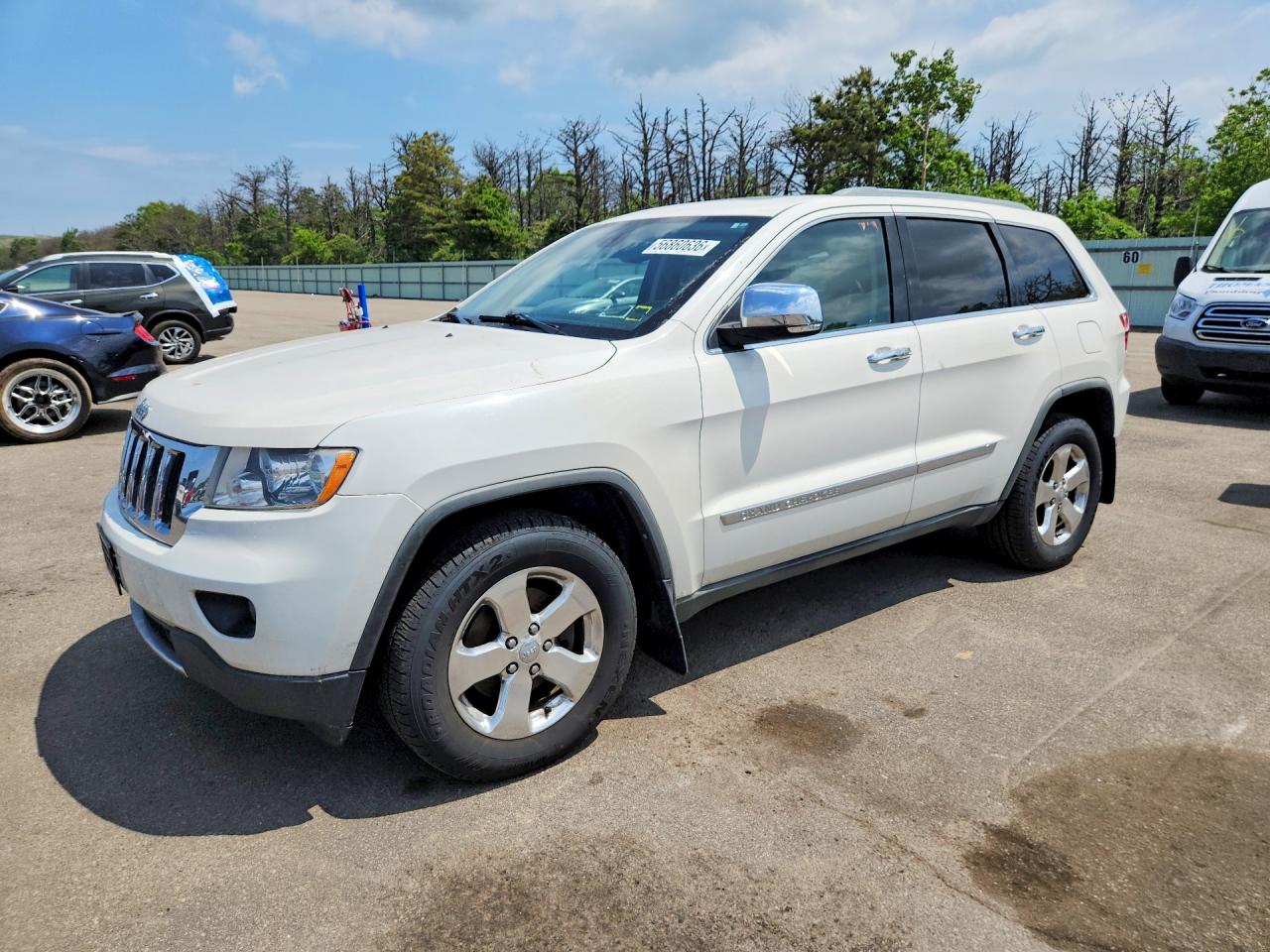 Salvage Jeep Cherokee Image